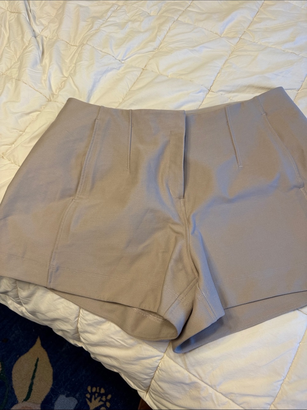 lululemon athletica Beige High-Waist Pleated Short - Picture 2 of 10